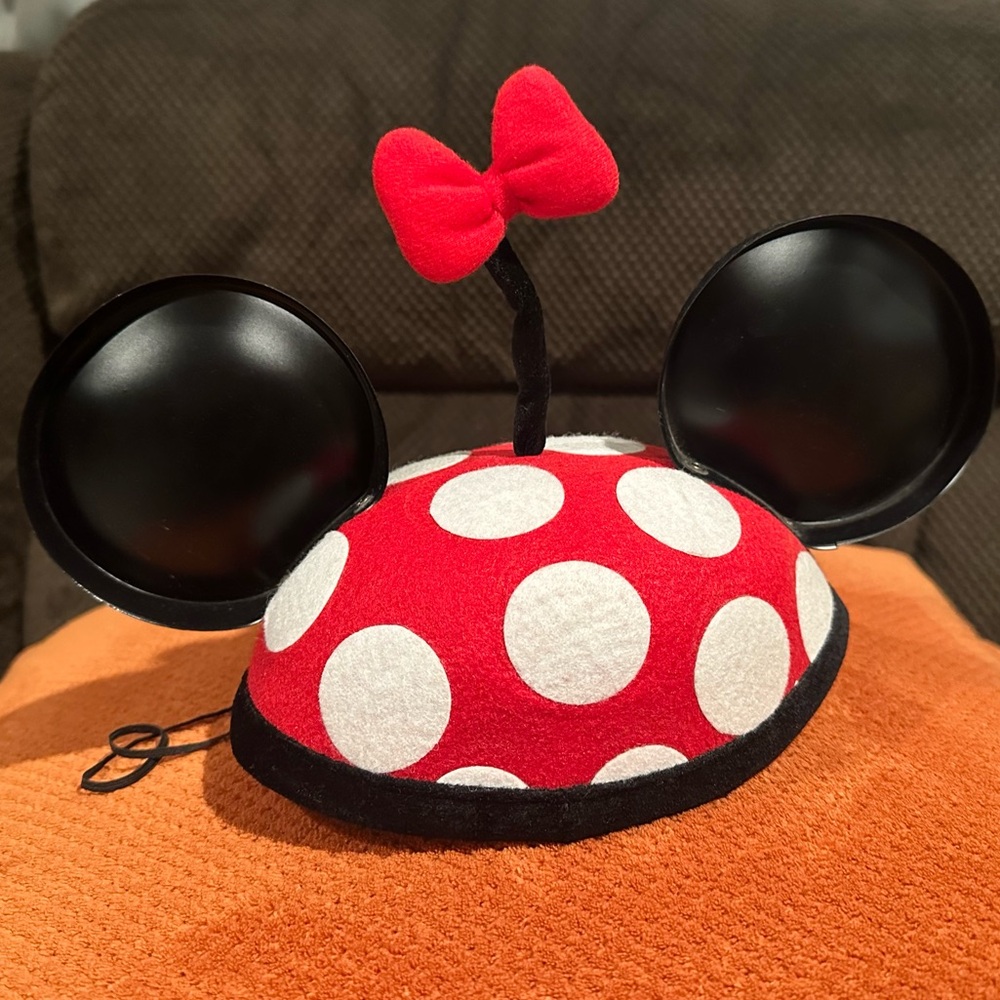 AUTHENTIC DISNEYLAND MINNIE MOUSE EAR HAT